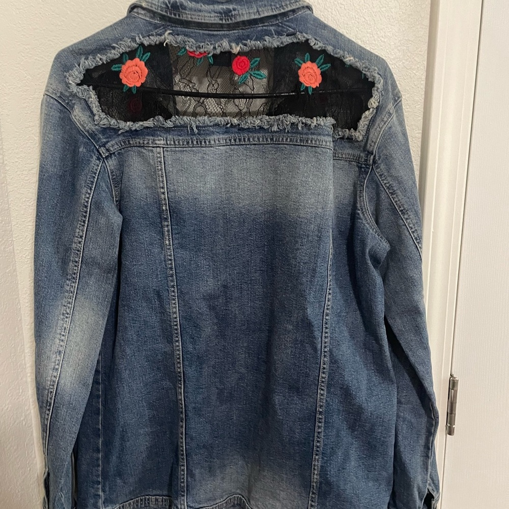 Jean jacket with Roses - Picture 2 of 2